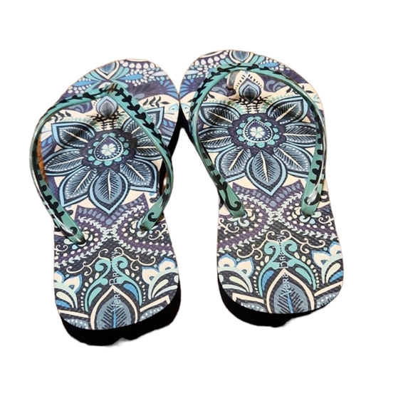 Vera Bradley Flip Flops Blue Island Medallion Size 5-6 - Picture 2 of 6